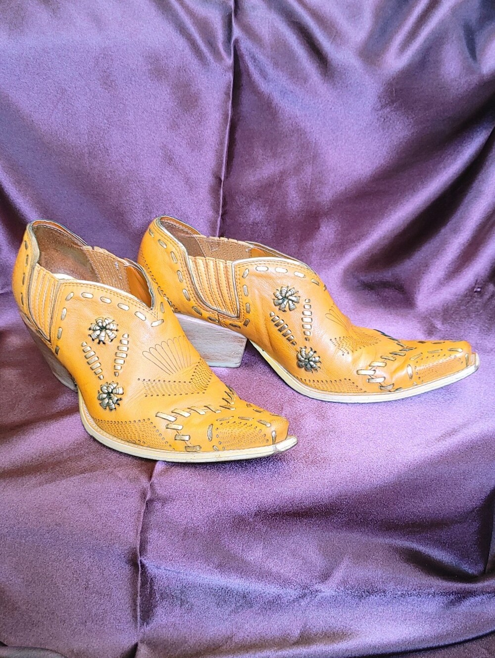 Vintage BCBGirls Leather Western Ankle Booties Whipstitch Floral Tan Size 6.5 /